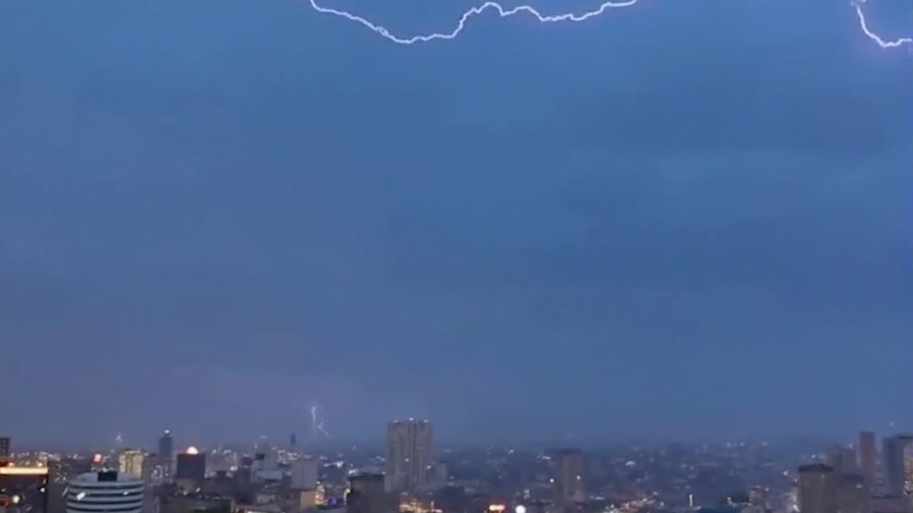 Thunderstorm Warnings Hit England, Wales, and Northern Ireland Amid Weekend Heatwave